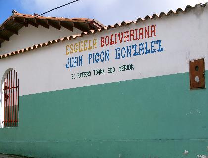 Facha de la U.E.Bolivariana "Juan Picón González"